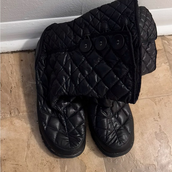 The North Face Women's Black Winter Boots - Picture 2 of 4